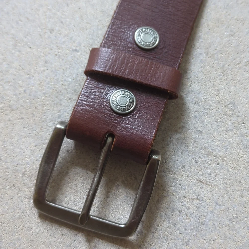 LEVI STRAUSS  Signature I Brown Leather Belt with Silver Pewter Finish Belt